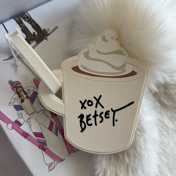 Betsy Johnson Purse Gift Boxed 4 Piece Crossbody Handbag White Fur SET HAT - Picture 9 of 10